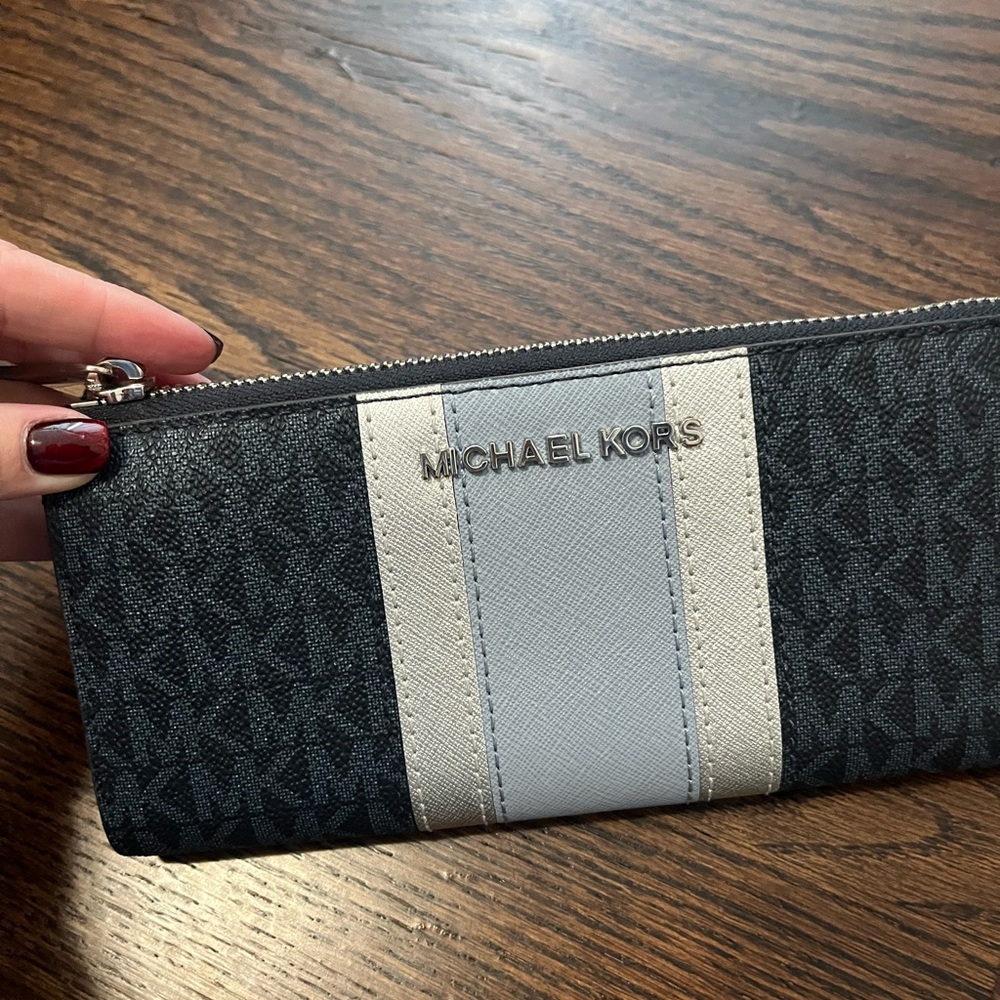 Michael Kors Black and Silver Zip Wallet